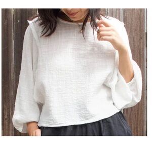 NWOT Tamu Top Curator SF white long sleeved lightweight breathable